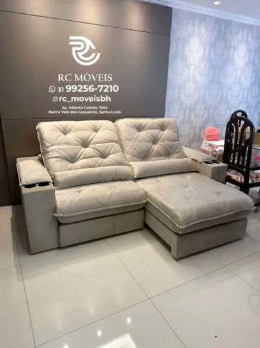 Sofá Retrátil Reclinável Cuiabá com Porta Copos D33 Molas Ensacadas