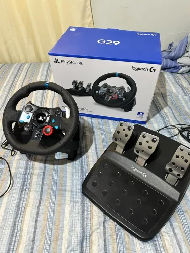 Volante Logitech G29 (PC/PS4/PS5) + Pedais na caixa original.