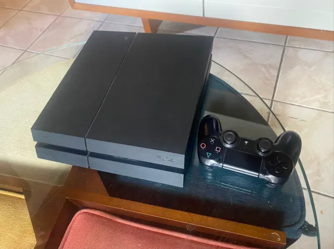 PS4 Usado Excelente estado de conservação / com cadeira