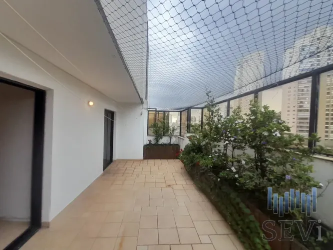 LINDA COBERTURA A VENDA NO MORUMBI COM 242M². - ÓTIMA LOCALIZAÇÃO