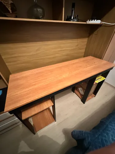 ? ESCRIVANINHA / MESA DE ESTUDO COM PRATELEIRAS ? R$ 200
