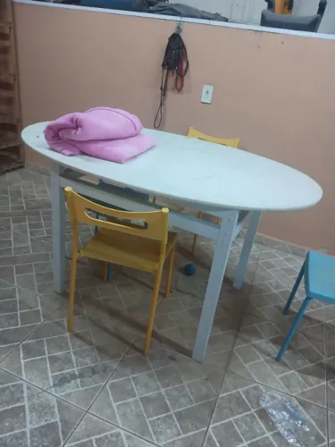 Mesa com tampo de marmore