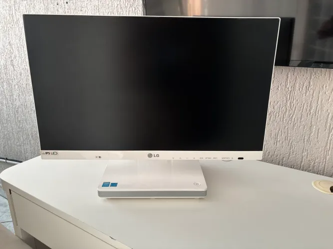 All in One LG V320-M.BG31P1 - Intel Core i5