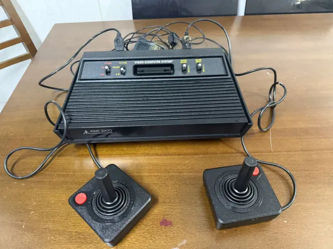 Atari 2600 - Antigo console de videogame