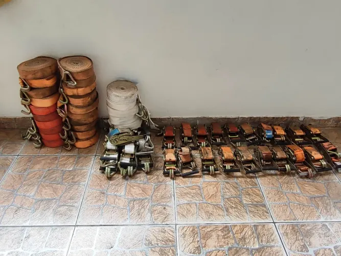 Vendo conjunto de cintas de amarração de carga 5 toneladas