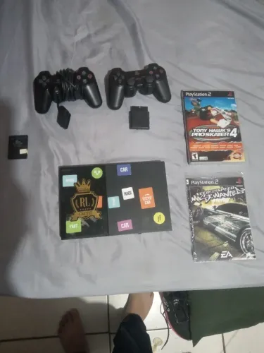 PS2 com controle, desbloqueado com cds fisicos