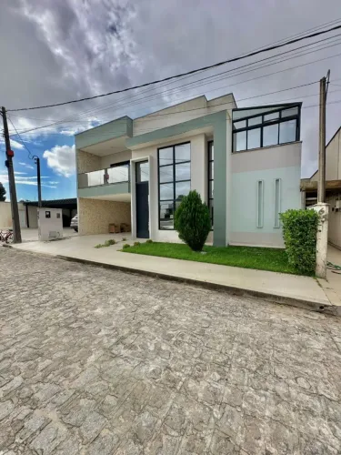 Alugo casa em condomínio fechado 