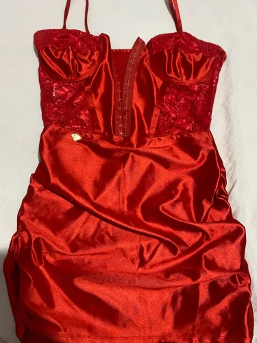 Vendo vestido vermelho
