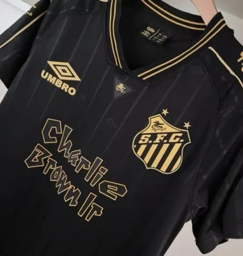 Camiseta do Santos com homenagem ao Charlie Brown Jr