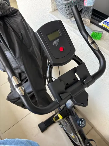 Bike Ergométrica com roda de inércia 13kg WCT Fitness + Banco + Capa