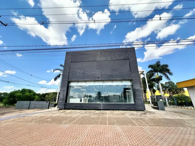 Espaço comercial de grande visibilidade e iluminação natural!