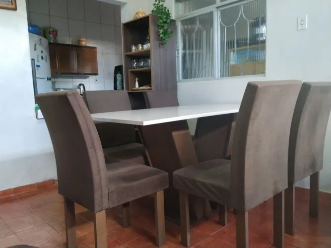 Mesa de jantar com 6 cadeiras
