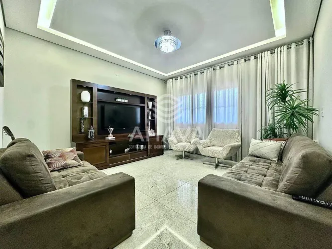 Casa à venda, 4 quartos, 1 suíte, 4 vagas, 220m² Planalto - Belo Horizonte/MG.