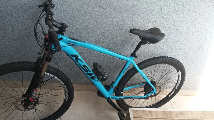 Vendo bicicleta semi nova ,aro 29