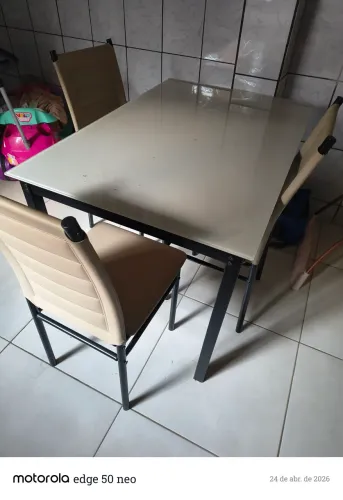 Mesa de Vidro com 4 cadeiras