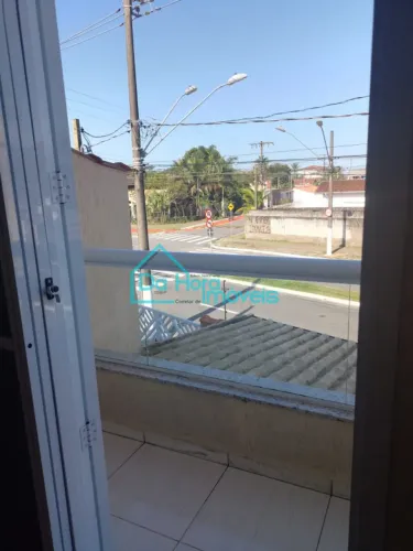 Sobrado com 2 suítes, 2 vagas de garagem lado praia a venda em praia grande