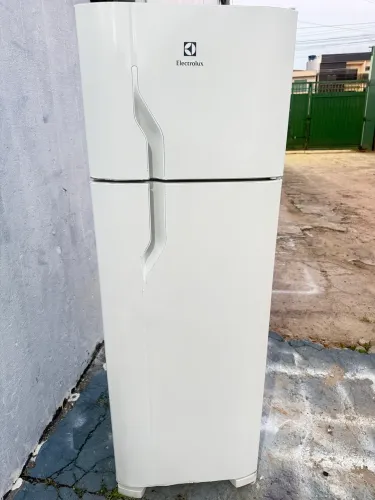 Geladeira Eletrolux semi nova top