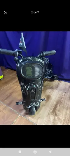 Triciclo infantil elétrico 