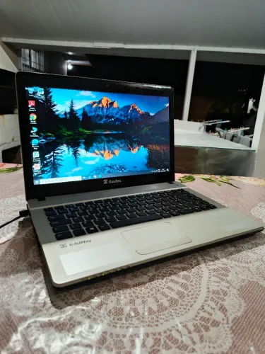 Notebook Itautec i3 com 4gb memória, teclado novo, carregador.