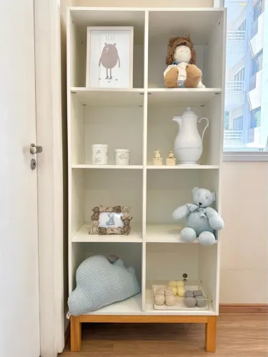 Estante Infantil Nichos estilo Retrô com pés de Madeira 