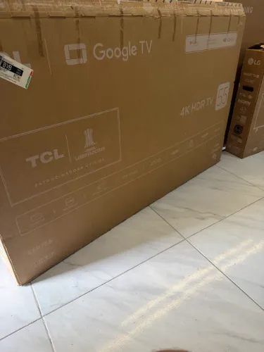 55 polegadas, TCl ,novinha na caixa,só foi usada umas 2 vezes, comando de voz
