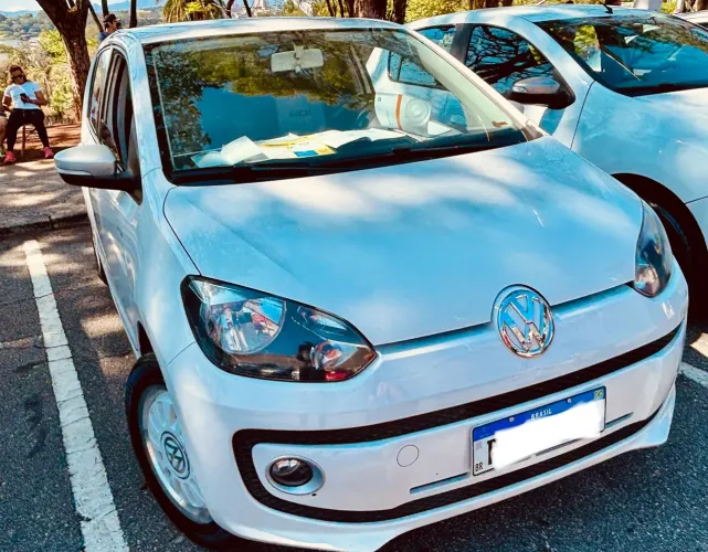 Volkswagen Up! Black/white/red 1.0 T. Flex 12V 5P 2015