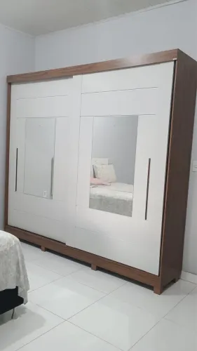Roupeiro Três Portas