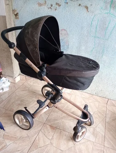 Carrinho de passeio Mima Xari Luxo com Moisés 