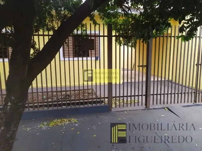 Casa para Locação 3 Quartos, sendo 1 Suite, 3 Vagas, no Solo Sagrado.