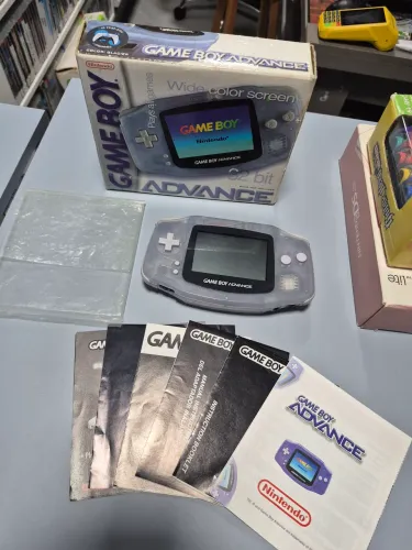 Nintendo Game Boy Advance 