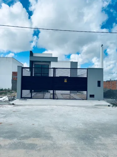 Vendo ou troca casa , 2/4 com suíte e possibilidade para 3 quartos.