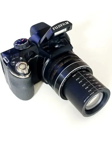 Câmera Fujifilm FinePix S4200 Zoom 24x - LCD queimado!