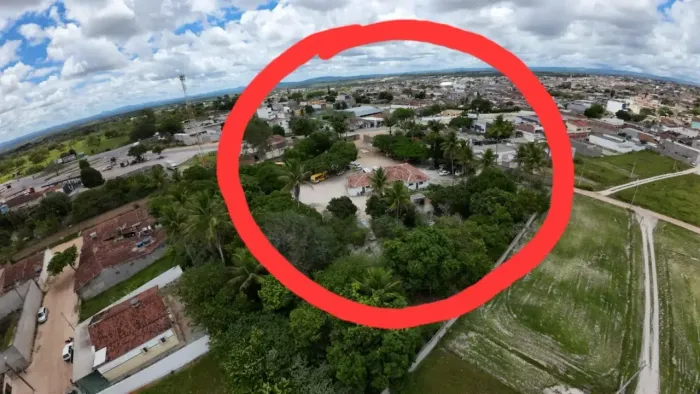 Vendo Luxuosa casa em Lajedo-PE;, 300m² de área construida. Em terreno 10.000m², 3 quartos