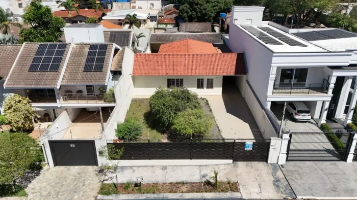 Casa à venda em Maringá, Zona 04, com 3 quartos, com 211.52 m²