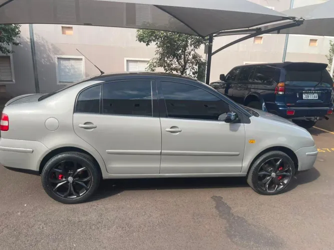 Volkswagen Polo Sed./sed. Comf. 2.0/2.0 Flex 8V 4P 2004