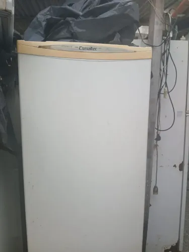 Geladeira Esmaltec