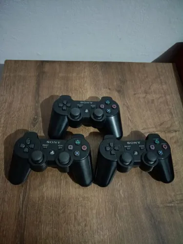 3 controles originais de ps3