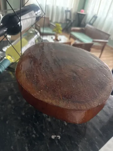 Tábua de madeira rústica com suporte 30 x 25 cm