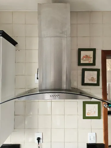 Coifa De Parede Cadence Gourmet Vidro Curvo 90cm 220v, modelo Cfa390