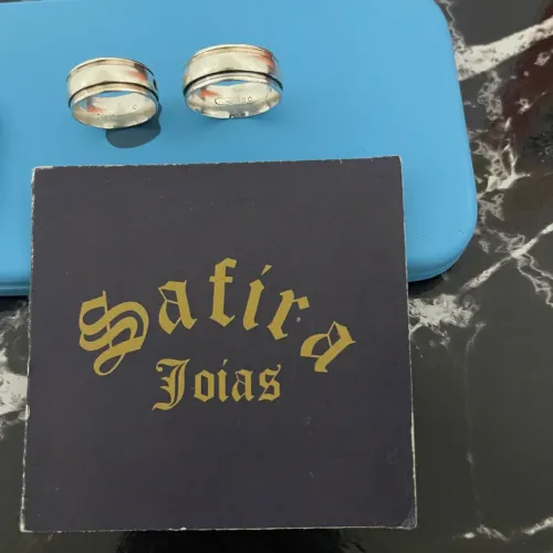 Par de aliança de prata com fio de ouro