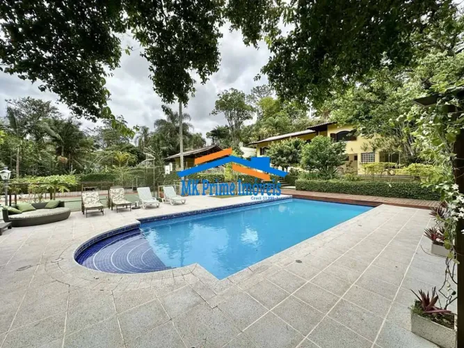 Cond Pq do Refúgio - 2.900 m² terreno, 5 suítes, piscina, quadra, pomar!