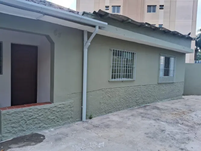 Casa para alugar na Rua Ester Samara, Jardim Cláudia, São Paulo - SP
