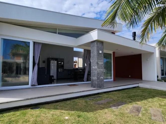 Casa de alto padrão pronta para morar a 250 metros do mar na Lagoa Cortada