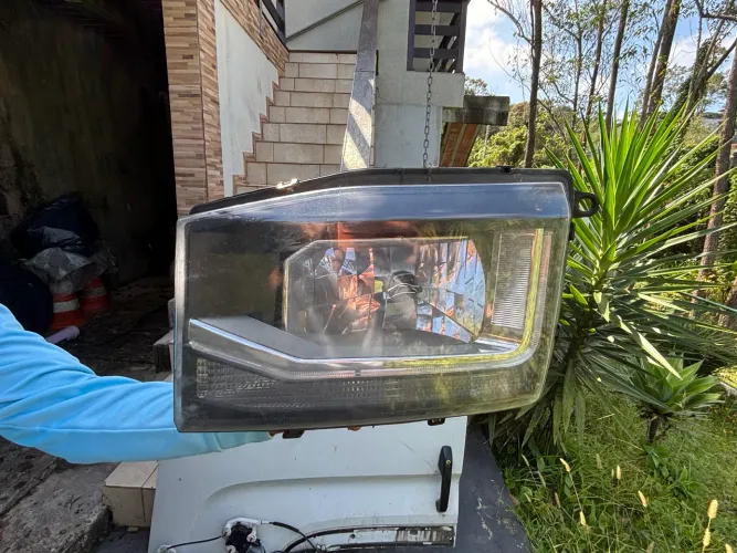 FAROL VW DELIVERY EXPRESS ORIGINAL COM LED LADO ESQUERDO