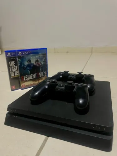 PS4 Slim 500GB | 2 Controles + 2 Jogos