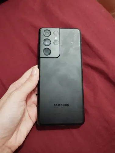 Smartphone Samsung Galaxy S21 Ultra 256GB 5G com listras na tela