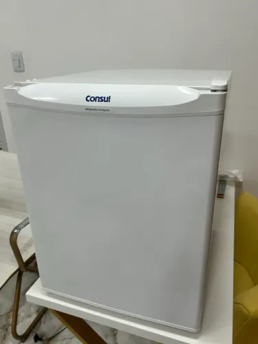 Frigobar Consul 80 litros seminovo 