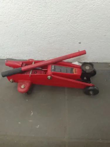 Vende se macaco para carros