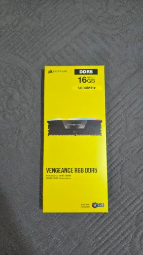 Memória CORSAIR VENGEANCE, RGB, 16GB (1x16GB), DDR5, 5600Mhz, C40, Preto