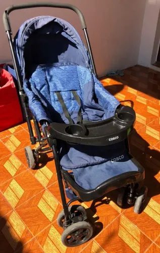 Carrinho de bebê + bebê conforto Cosco